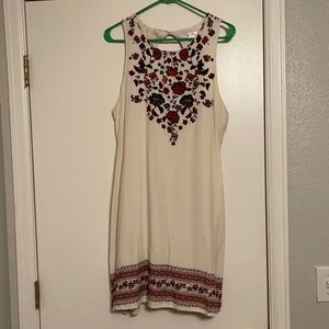 Women’s white pattern dress